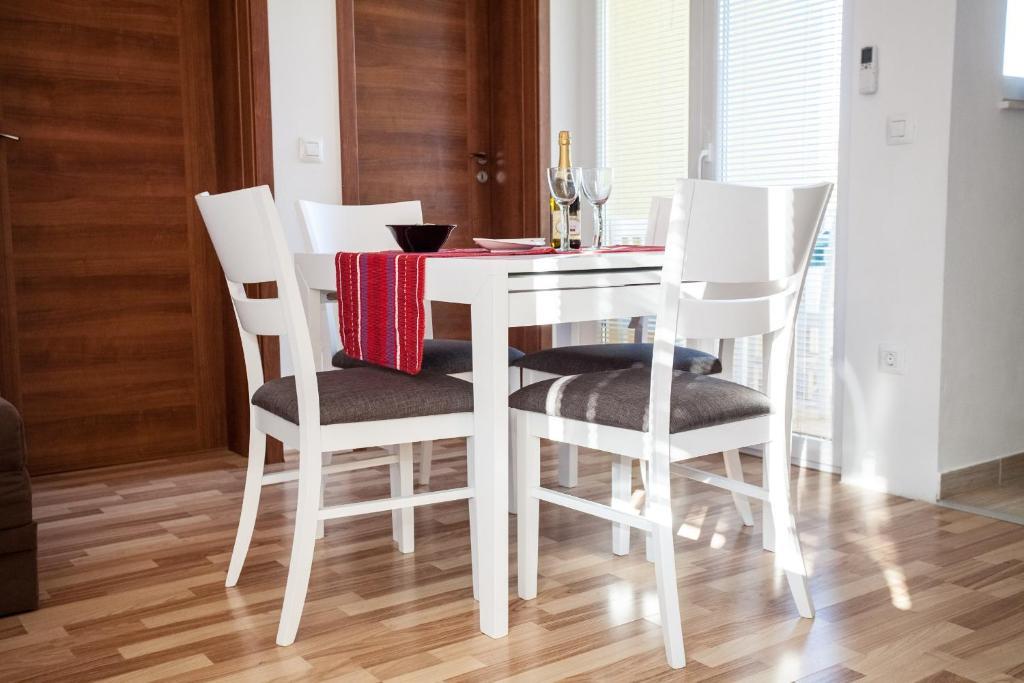 Apartments Emma บีโอกราดนาโมรู ภายนอก รูปภาพ